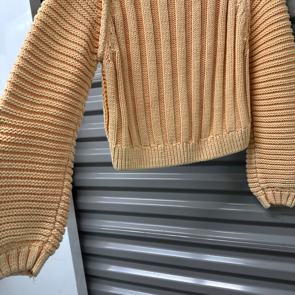 Cropped sweater! - Picture 3 of 12